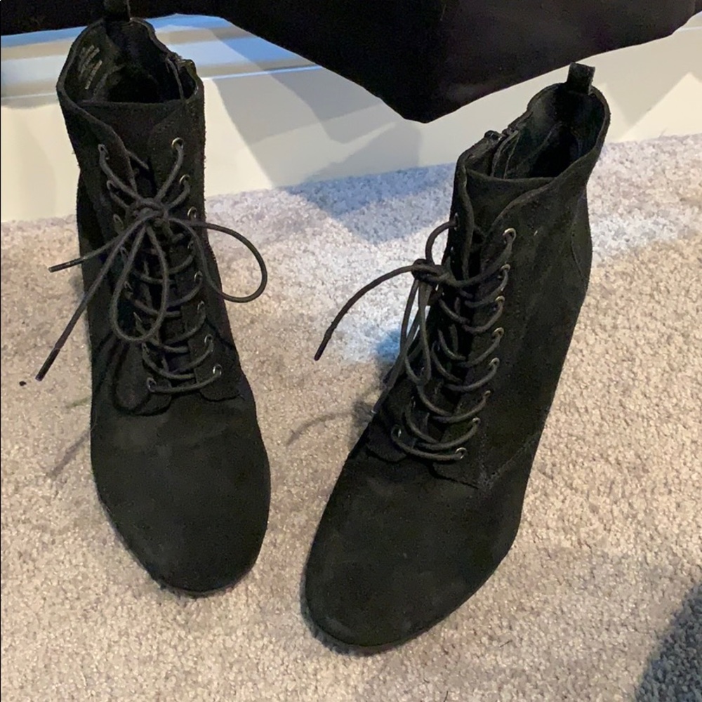 Steve Madden black zip up booties